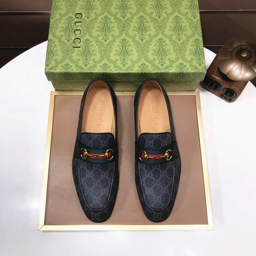 Men's shoes💰500💰Italy's top luxury men's shoe giant (GUCCI) (Gucci) (full cowhide lining) new arrival🍃Original European style🔰 Pleasant to the eye😍In order to make the shoes more durable and non-deformable🌀The production continues to follow traditional methods but there is still no lack of innovation💪Choose original sheepskin for the leather♻️ Smooth and natural And extra bright ⭐Made of imported cowhide, the first choice of rich people 38-45 (45 customized)